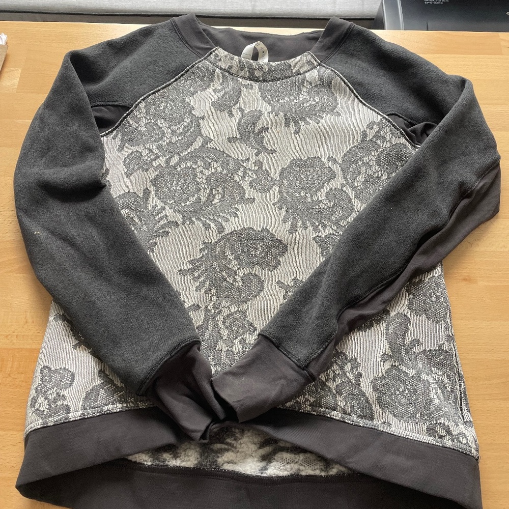 lululemon athletica Black and Gray Sweatshirt